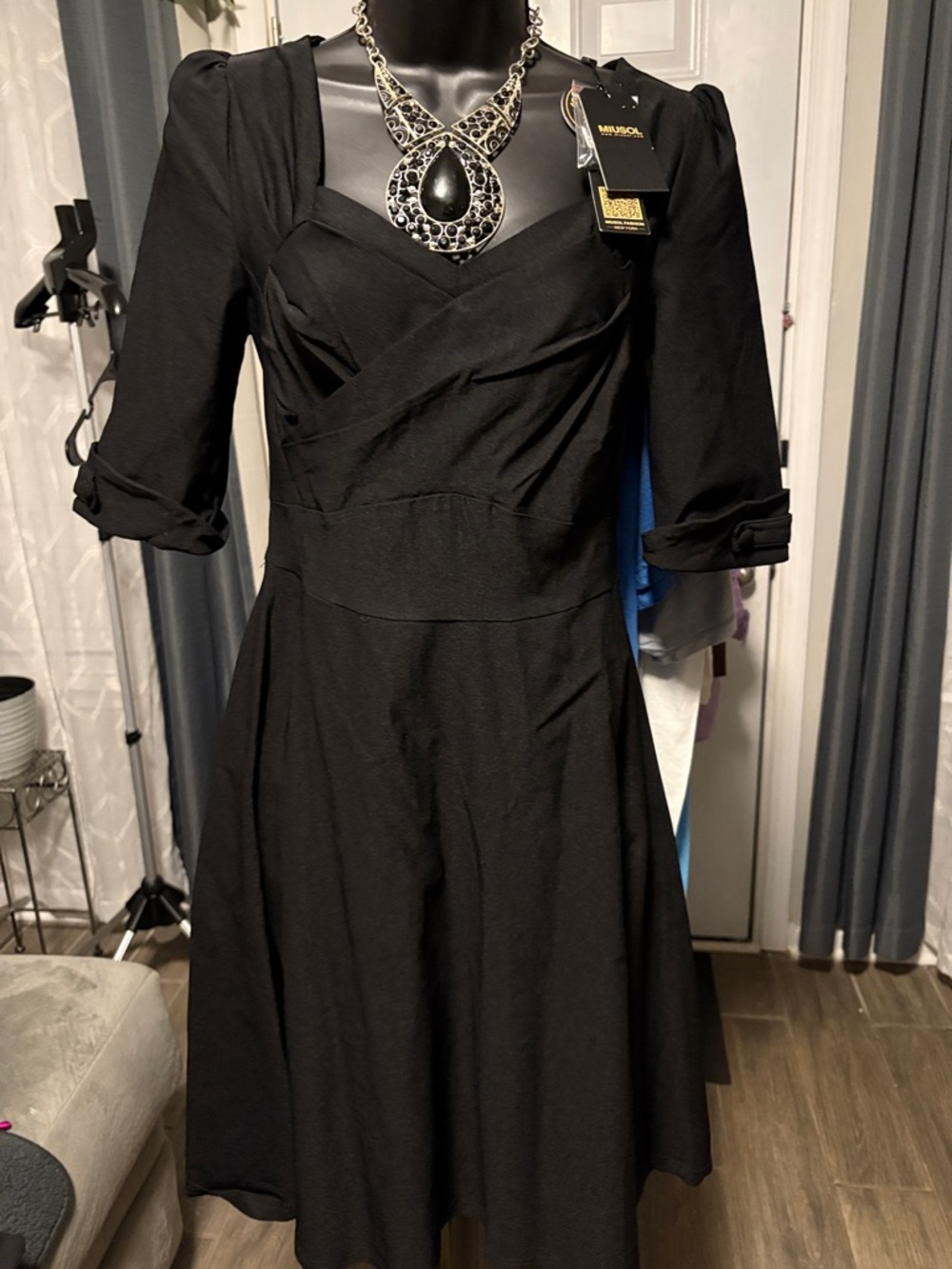 Miusol Classic fit-and-flare midi dress with a sweetheart-inspired neckline SM